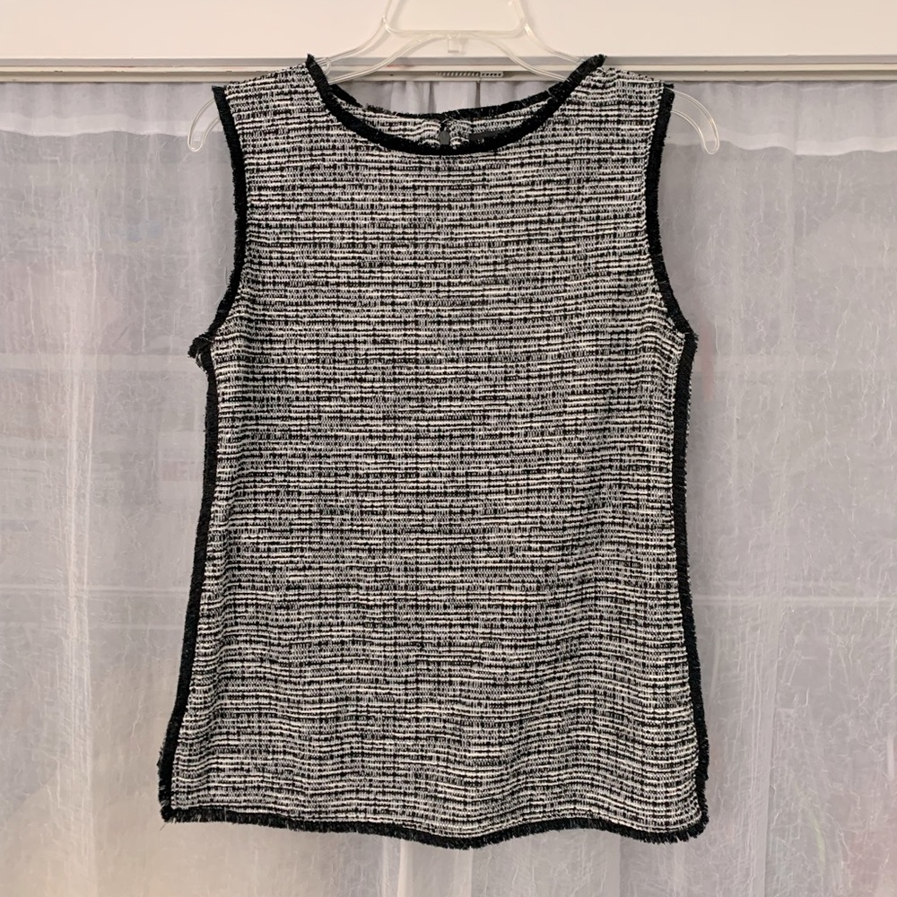 GREAT LAYERING PIECE: BR Sleeveless Boucle Top
